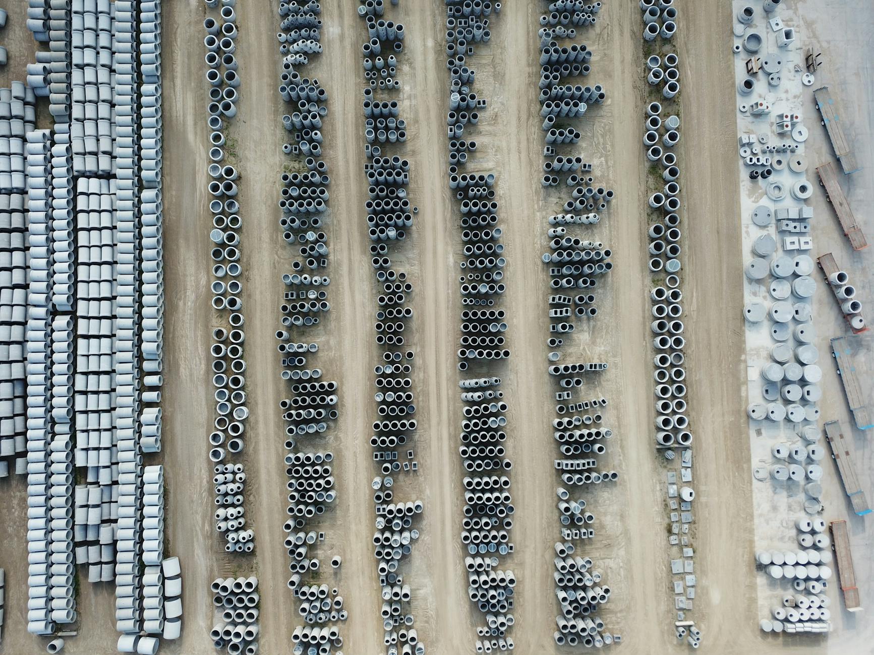 Usine du futur avec robots, écrans connectés et data en temps réel