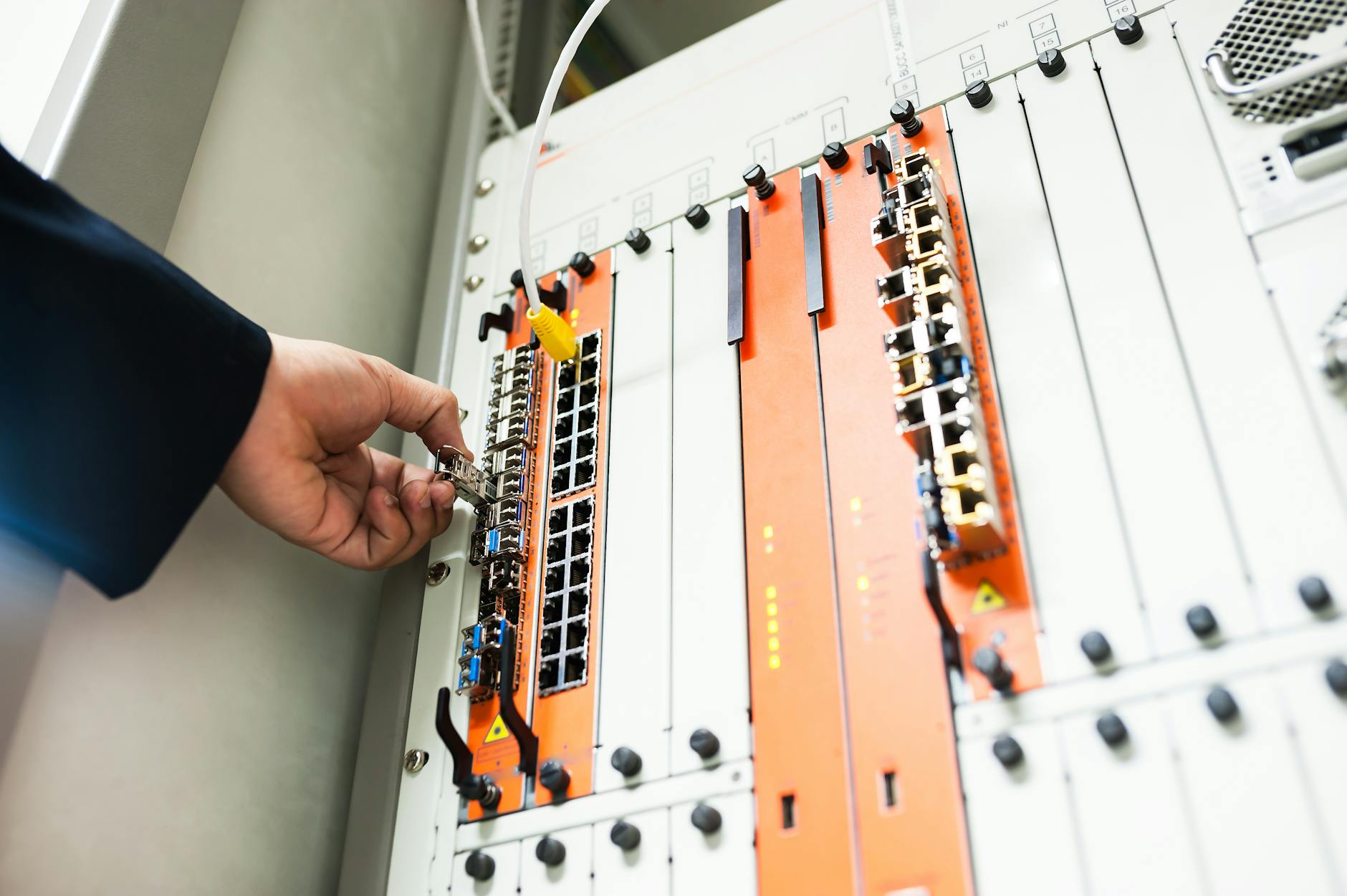 Flux de données cloud entre usine connectée et serveurs sécurisés