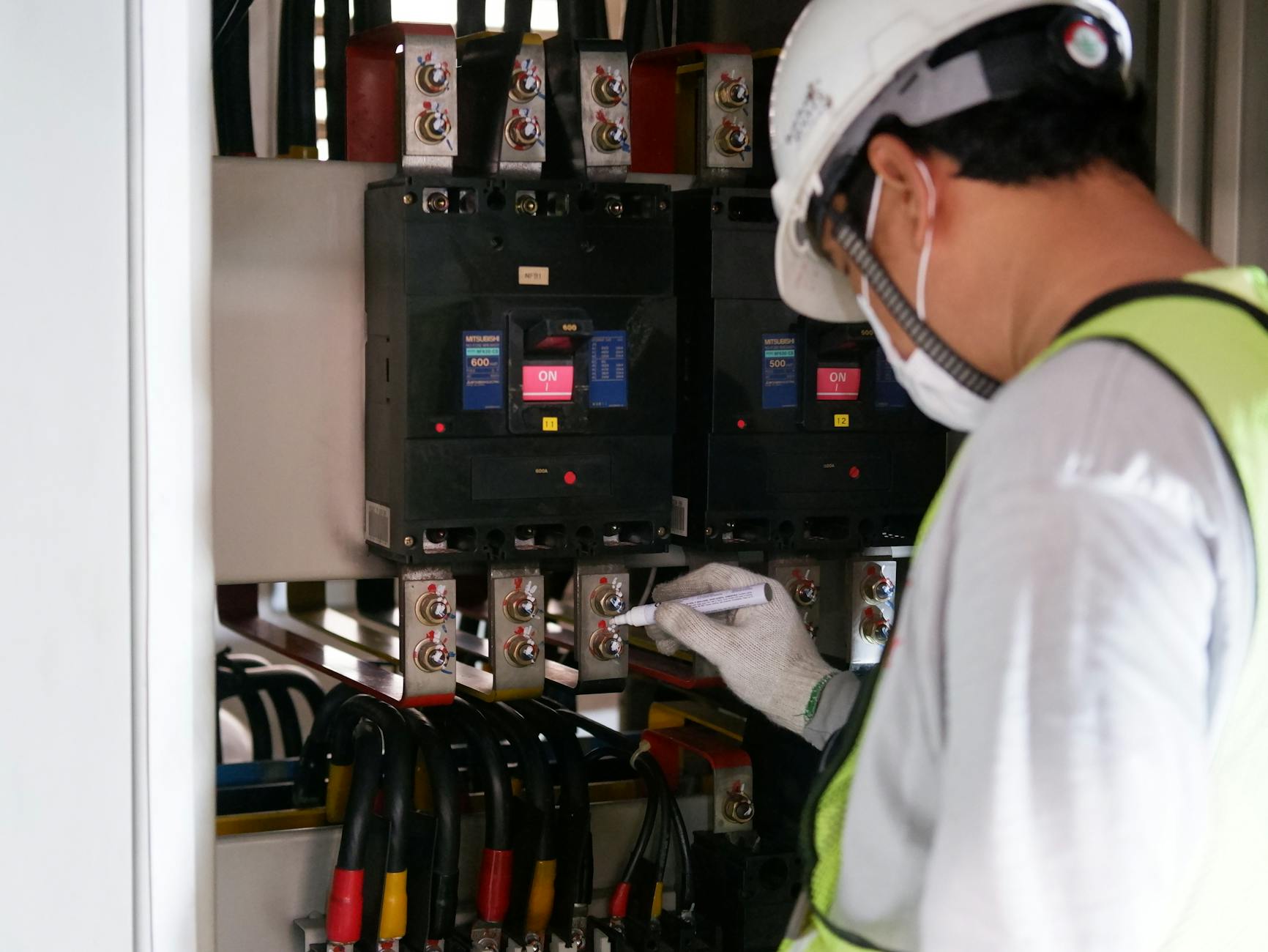 Capteurs IoT sur ligne de production pour maintenance prédictive IA