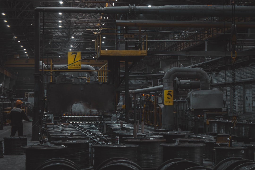 Usine intelligente Industrie 4.0 avec capteurs IoT et tableaux de bord temps réel