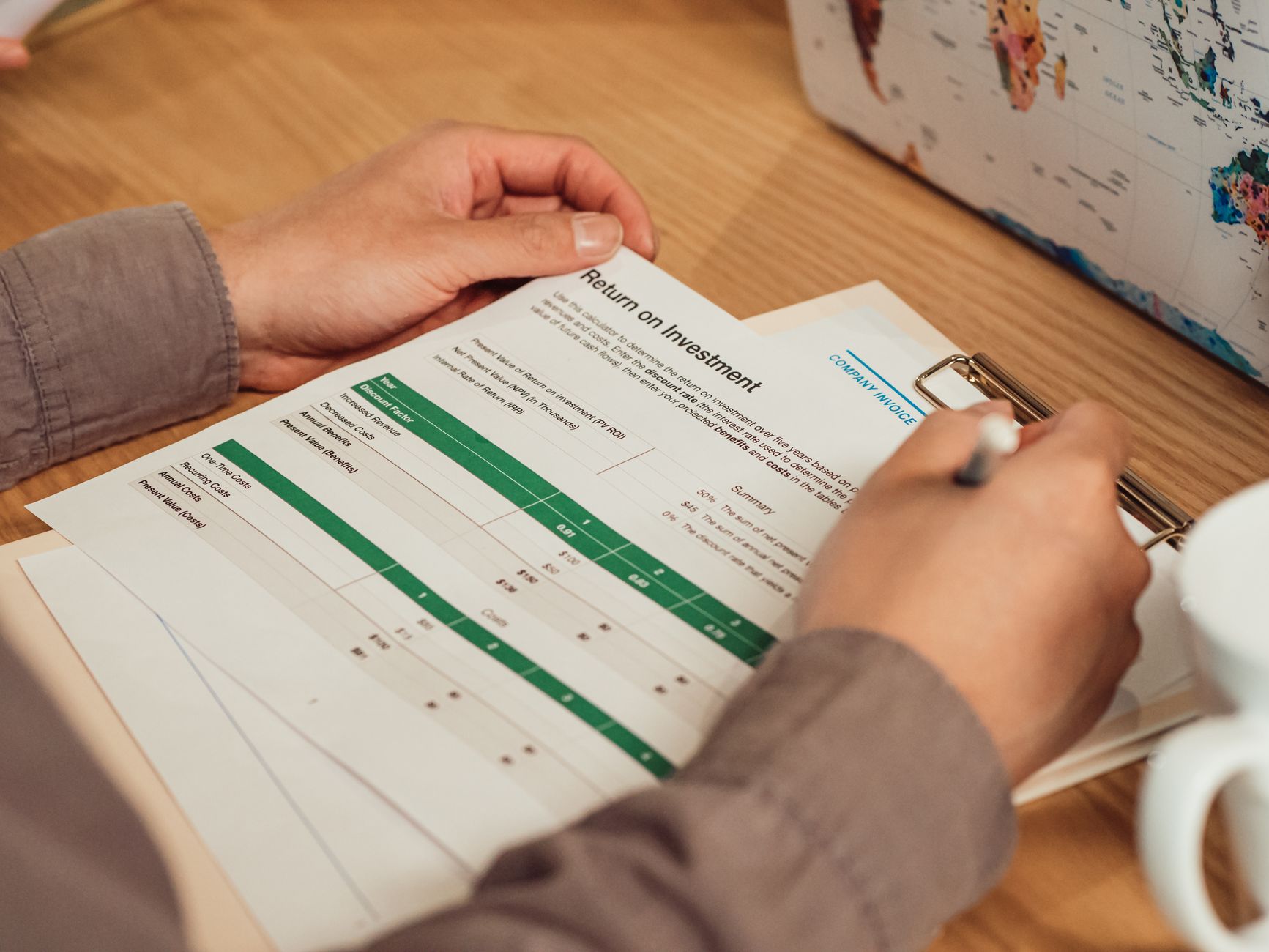 Dashboard interactif de suivi ROI ERP avec KPIs financiers et opérationnels en temps réel