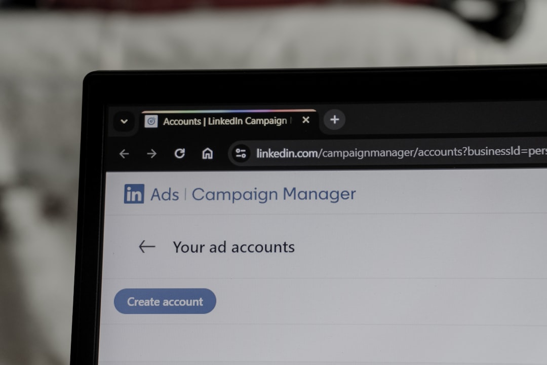 Tableau de bord marketing automatisé avec IA générant vidéo et prompts